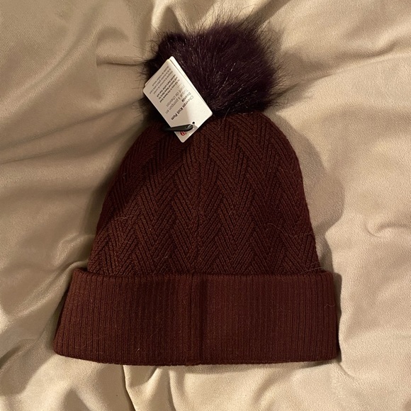 NWT Lulu winter hat - Picture 2 of 2